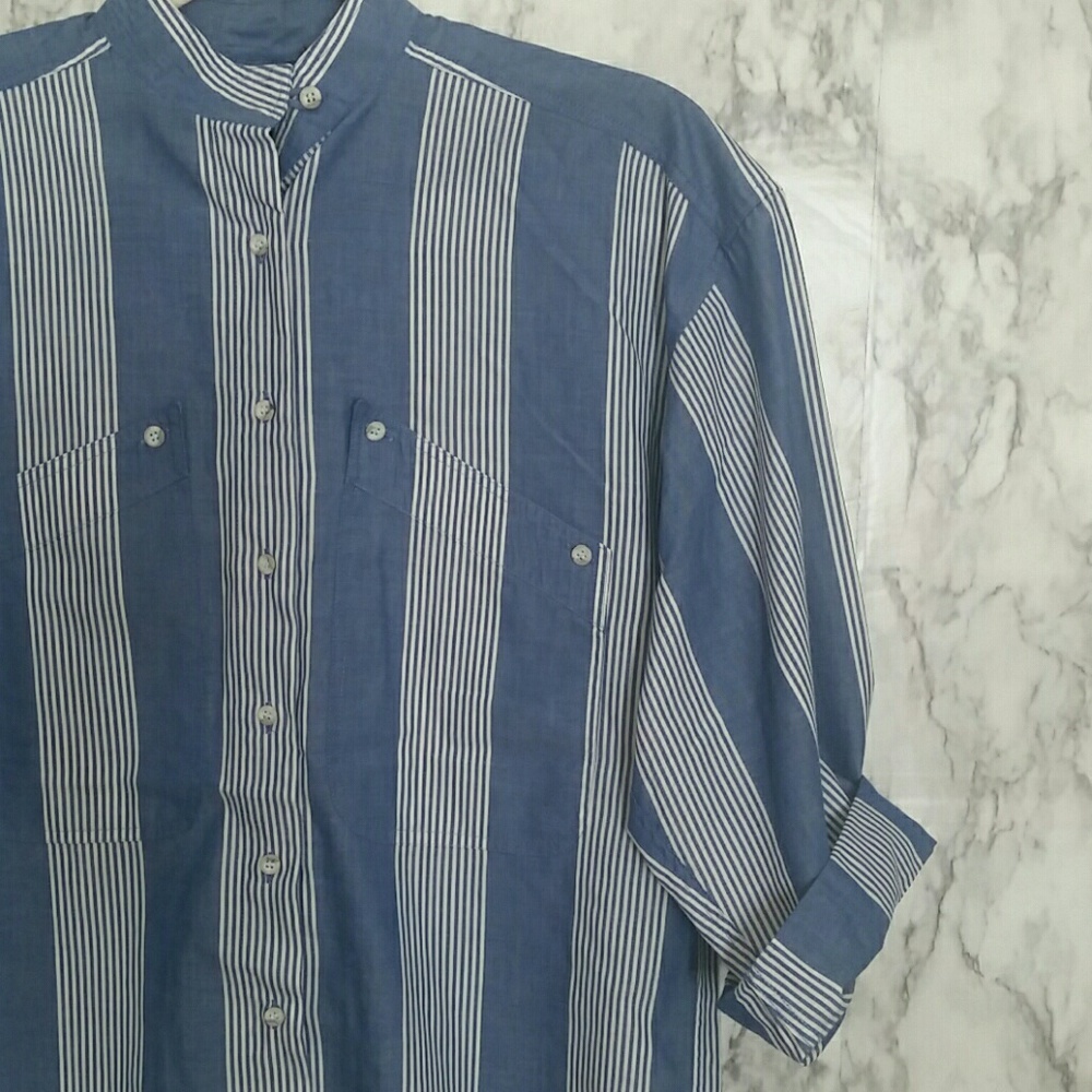 Liz wear | blue and white striped button up